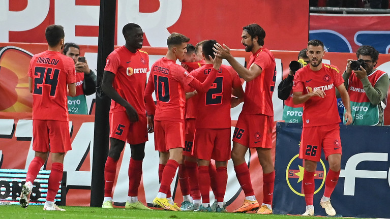Cariera fotbalistului pentru care FCSB a plătit un milion de euro este blocată: "Aveam nevoie de el, dar nu putem semna!" | EXCLUSIV