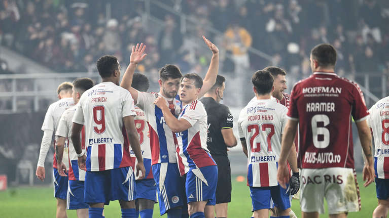Costel Gâlcă, fără putere de decizie la Rapid! Un fost jucător al giuleştenilor a povestit cum antrenorul nu a avut niciun cuvânt de spus în plecarea sa: „M-a deranjat. Aş fi putut să fac memoriu”
