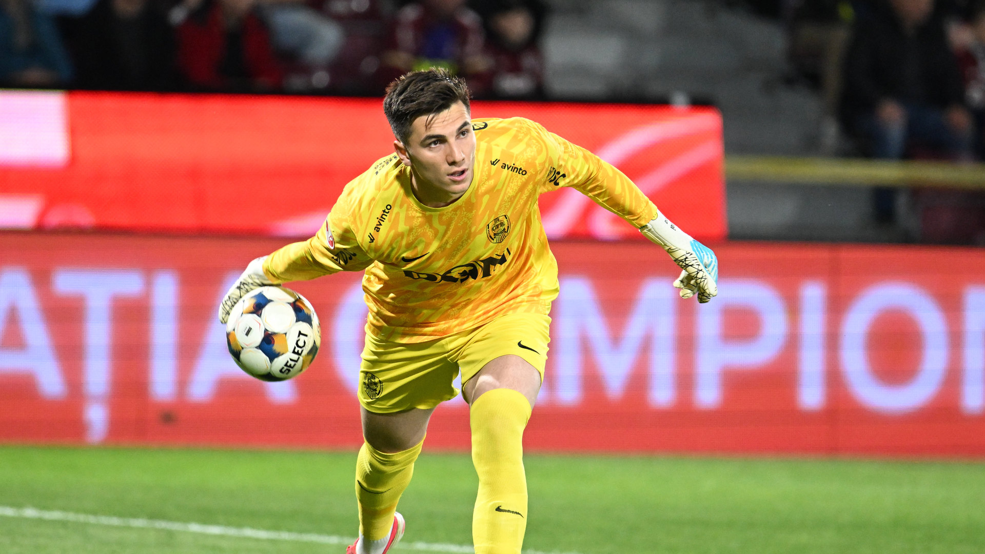 Mihai Popa nu l-a urmat pe Daniel Pancu la Rapid şi poate prinde un transfer important în străinătate! Trei oferte pentru fostul portar de la CFR Cluj