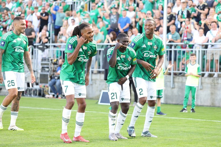 Înlocuitorul lui Gnahore, deturnat de o rivală din SuperLiga din drumul spre Dinamo? Clubul din play-off care a intrat în cursa pentru semnătura jucătorului de naţională aşteptat în Ştefan cel Mare