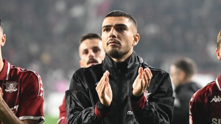 Licitaţie pentru Denis Ciobotariu. Două echipe se luptă pentru semnătura fundaşului de la Rapid