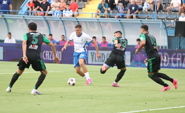 VIDEO | Farul - Corvinul 1-0. Dobrogenii speculează pe final omul în plus