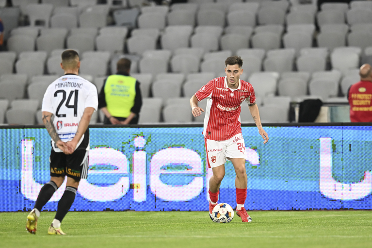 Mutare şoc reuşită de Adrian Caragea! Mijlocaşul la care a renunţat Dinamo a semnat cu PAOK