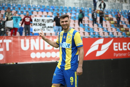 Adi Chică-Roşă a plecat de la Petrolul şi a semnat cu alt club din SuperLiga: "Mult succes"