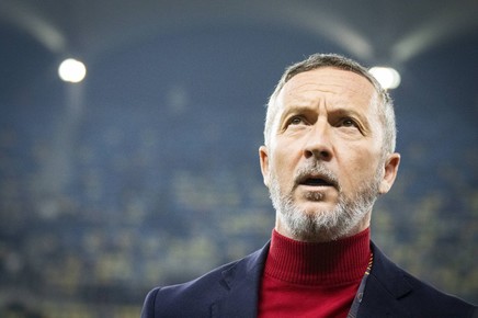 „Va fi puţină suferinţă, dar trebuie să o facem”! Mihai Stoica a explicat motivul pentru care FCSB va trece la apărarea în trei fundaşi | VIDEO EXCLUSIV 