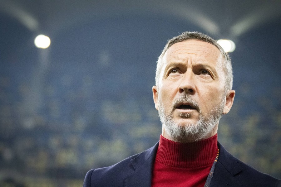 „Va fi puţină suferinţă, dar trebuie să o facem”! Mihai Stoica a explicat motivul pentru care FCSB va trece la apărarea în trei fundaşi | VIDEO EXCLUSIV 