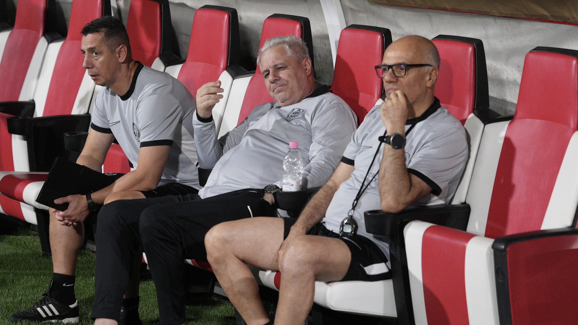 Scene reprobabile cu Marius Şumudică! Antrenorul CFR-ului, injurii la adresa staffului după primul gol al Corvinului: „Nu se duce nimeni să-i spună” | VIDEO EXCLUSIV