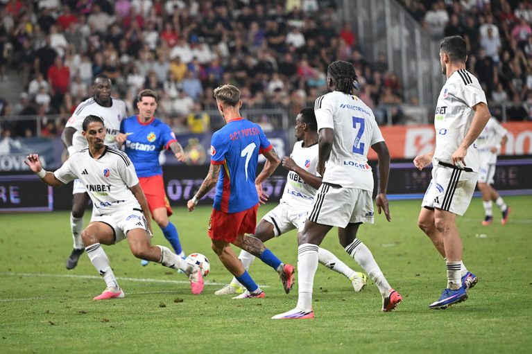 „Pe FCSB o baţi doar cu fundul în poartă, nu construieşti”! Valeriu Iftime ştie unde a pierdut echipa sa duelul cu „roş-albaştrii”