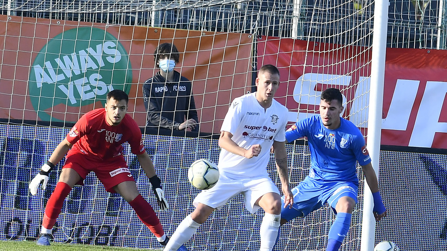 VIDEO | Rapid – Farul 2-1, în etapa a 12-a din Liga 2, pe Look Sport+. Meci tensionat la Clinceni, cu două eliminări