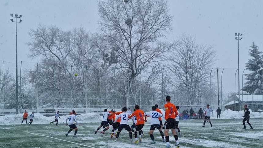 Politehnica Iaşi se va pregăti la Mogoşoaia pentru meciul cu CSA Steaua. Terenurile moldave sunt impracticabile din cauza zăpezii