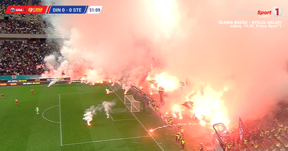 VIDEO | Incidente la derby-ul ligii secunde! Fanii celor de la CSA Steaua au aruncat cu torţe pe teren. Meciul, întrerupt!