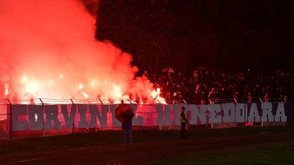 Moment istoric în fotbalul românesc! Corvinul Hunedoara a revenit în Liga 2. Care sunt cele 5  echipe care au promovat în al doilea eşalon al fotbalului românesc