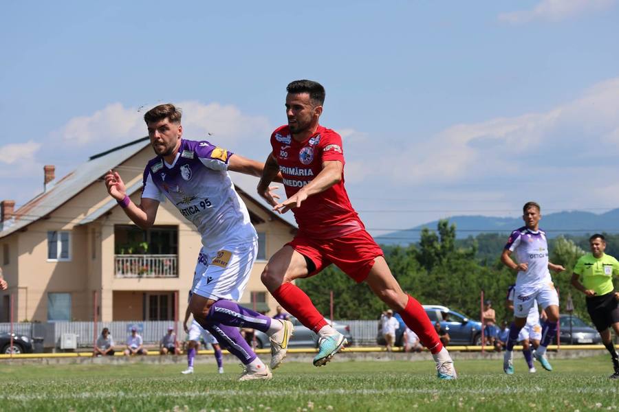 VIDEO | Corvinul Hunedoara - FC Argeş 2-0. Gazdele şi-au consolidat poziţia în clasamentul Ligii 2