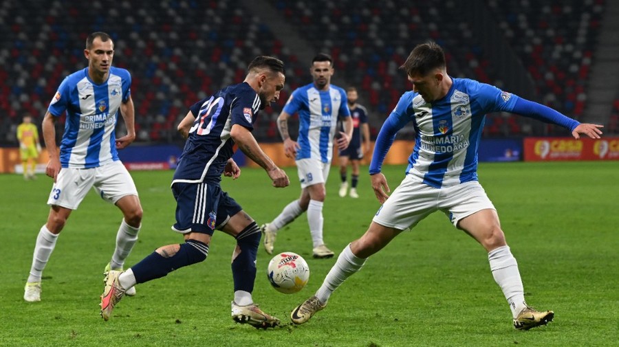 VIDEO | Steaua - Corvinul Hunedoara 3-0. „Militarii” s-au impus fără emoţii, într-un meci care se anunţa echilibrat