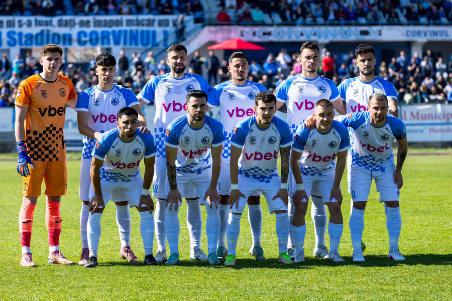 Corvinul NU va juca la Petroşani dacă promovează în SuperLiga! Unde vor disputa hunedorenii meciurile de pe teren propriu