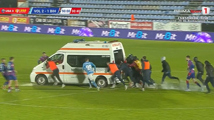 Accidentare horror la un meci din Liga 2! Ambulanţa a trebuit împinsă pe teren, scandal între jucători la final | VIDEO