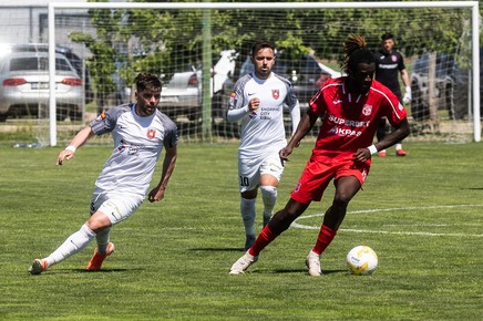 CS Dinamo şi CSC Şelimbăr au remizat, în prima manşă a barajului de menţinere în Liga 2