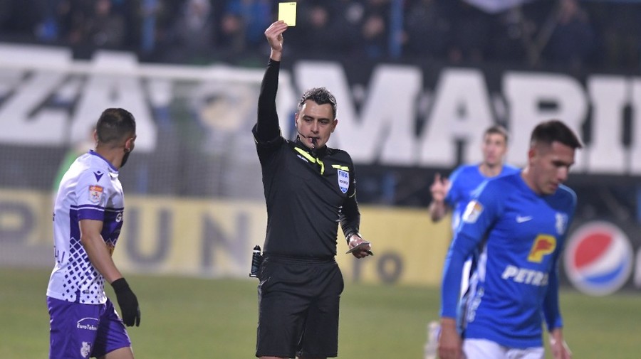 Horaţiu Feşnic şi Radu Petrescu arbitrează meciurile din prima manşă a semifinalelor Cupei României