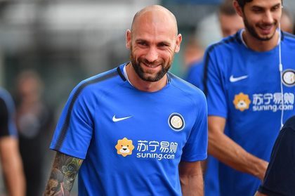 Caz unic în istoria fotbalului: nu a jucat niciun minut din 2012, dar a fost eliminat de două ori în acest sezon. Cine e "eroul" poveştii