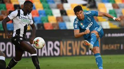 Titlul se mai amână cu o etapă. Udinese - Juventus 2-1. ”Batrâna doamnă” devenea matematic campioană, dacă ar fi câştigat