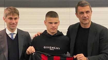 Ungurii au cu ce se mândri. Un fundaş maghiar de doar 17 ani e marele pariu al lui Paolo Maldini