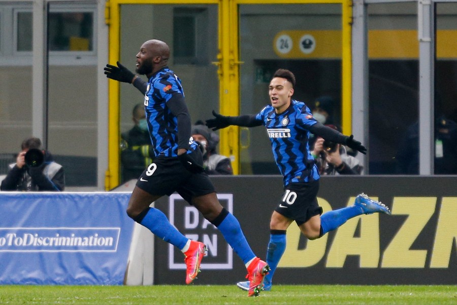 VIDEO | AC Milan - Inter 0-3. Lautaro Martinez şi Romelu Lukaku au făcut spectacol în 'Derby della Madonnina'. Tătăruşanu şi Radu au fost rezerve