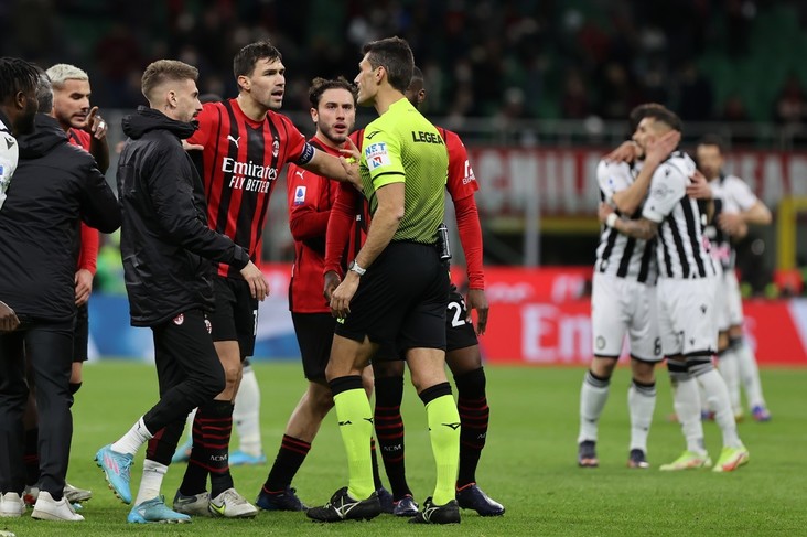 VIDEO ǀ Încă un pas greşit făcut de AC Milan în lupta pentru titlul din Serie A