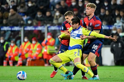 VIDEO | Cagliari - Juventus 1-2. Bătrâna Doamnă a revenit de la 0-1 graţie lui De Ligt şi Vlahovic