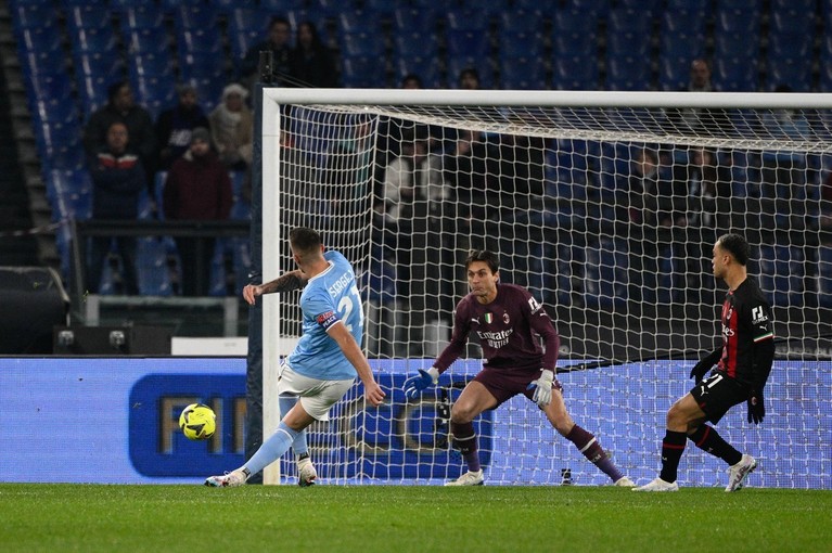 VIDEO | Lazio – AC Milan 4-0. Romanii s-au impus de o manieră clară în faţa ”diavolilor milanezi”, cu Tătăruşanu în poartă