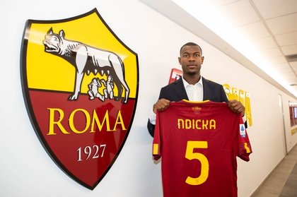 AS Roma a oficializat sosirea lui Evan Ndicka. Fundaşul a venit liber de contract de la Eintracht Frankfurt