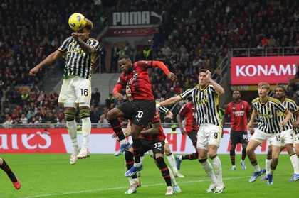 VIDEO ǀ Juventus profită de omul în plus şi câştigă derby-ul cu AC Milan