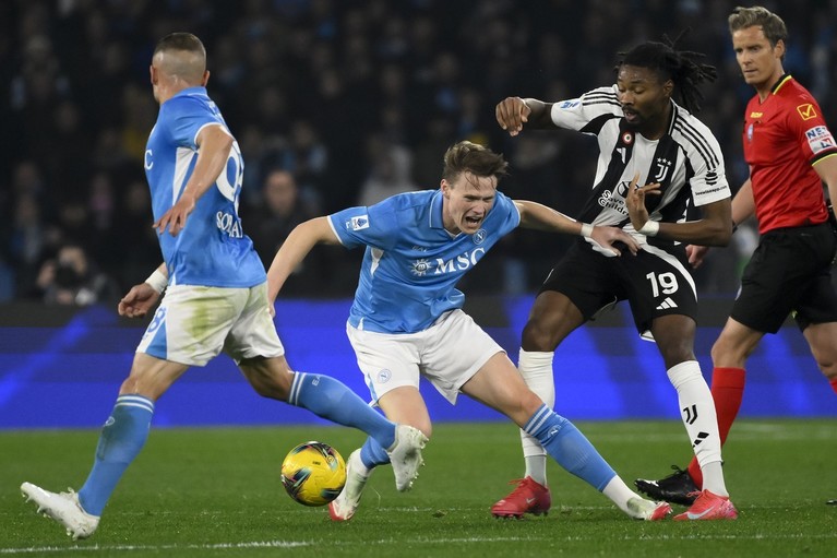 VIDEO | Napoli a aplicat primul eşec în campionat celor de la Juventus