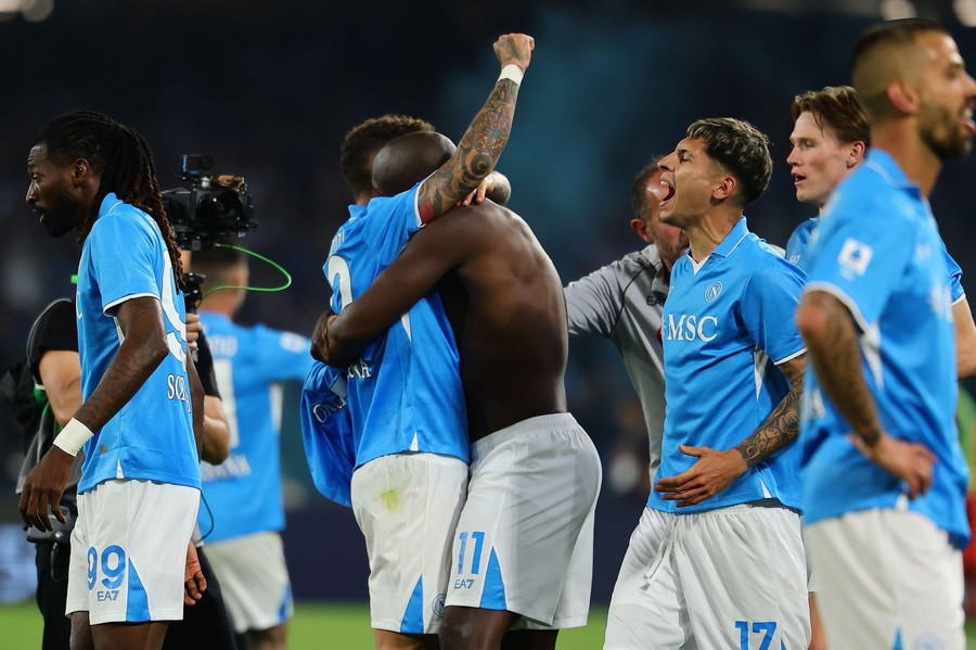 VIDEO | Napoli este campioana Italiei, după victoria 2-0 cu Cagliari! Vezuviul a erupt pentru a 4-a oară în Serie A şi a 2-a oară fără Maradona! Ce a făcut Inter