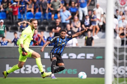 VIDEO | Răzvan Sava, gafă uriaşă în startul meciului cu Pisa. Portarul român a avut mare noroc