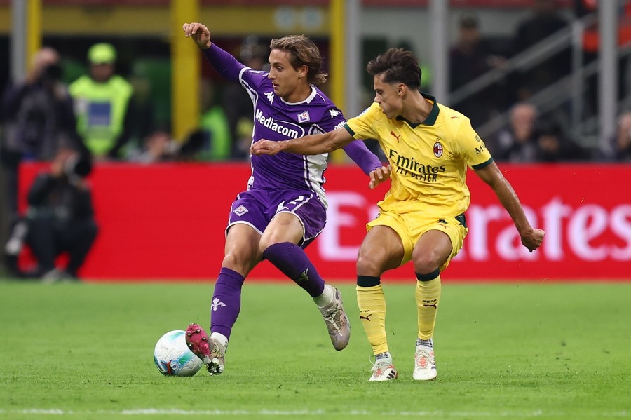 VIDEO | AC Milan o bate pe Fioretina şi trece peste Inter, în fruntea clasamentului din Italia