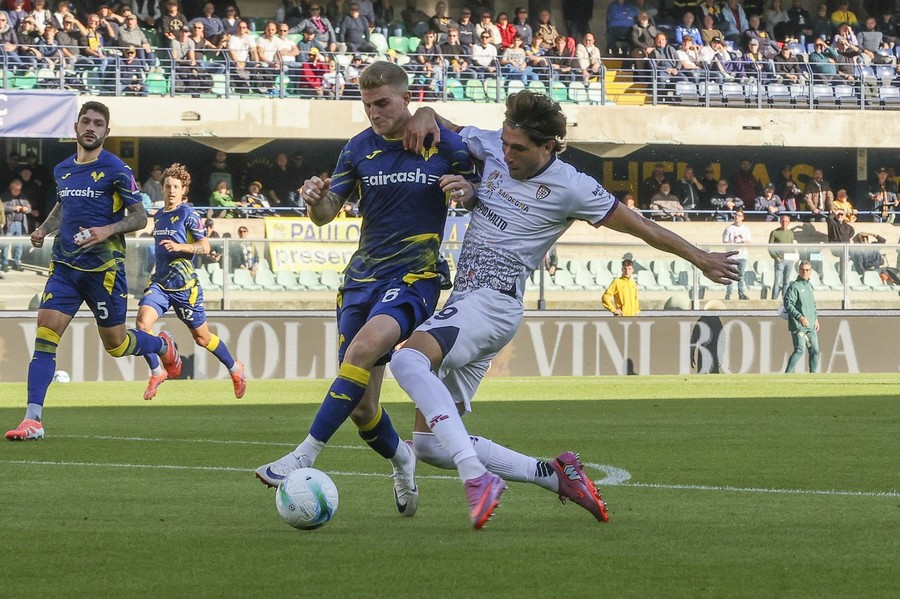 Cagliari a revenit de la 0-2 şi a făcut egal cu Verona