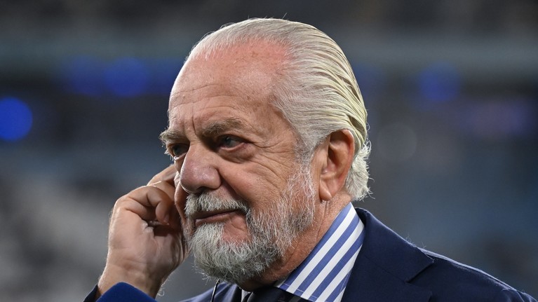 Preşedintele clubului Napoli îşi reafirmă sprijinul faţă de antrenorul Antonio Conte: Sunt mândru să îl am alături de mine