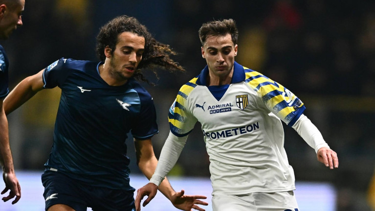 Cu doi jucători eliminaţi, Lazio reuşeşte să se impună la Parma