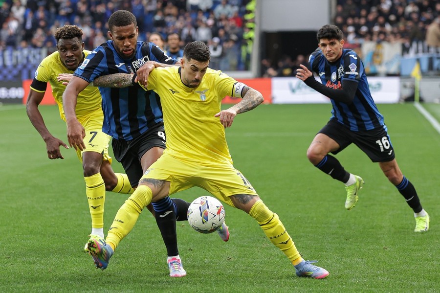 Atalanta s-a impus pe terenul lui Lazio şi ţine aproape de fruntaşe