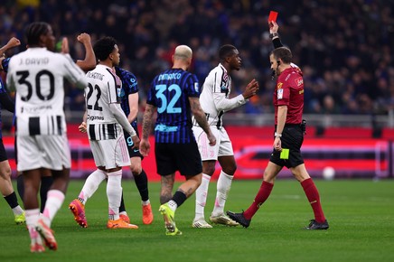 Şeful arbitrilor din Serie A, reacţie fermă după controversatul cartonaş roşu acordat lui Kalulu la meciul dintre Juventus şi Inter Milano