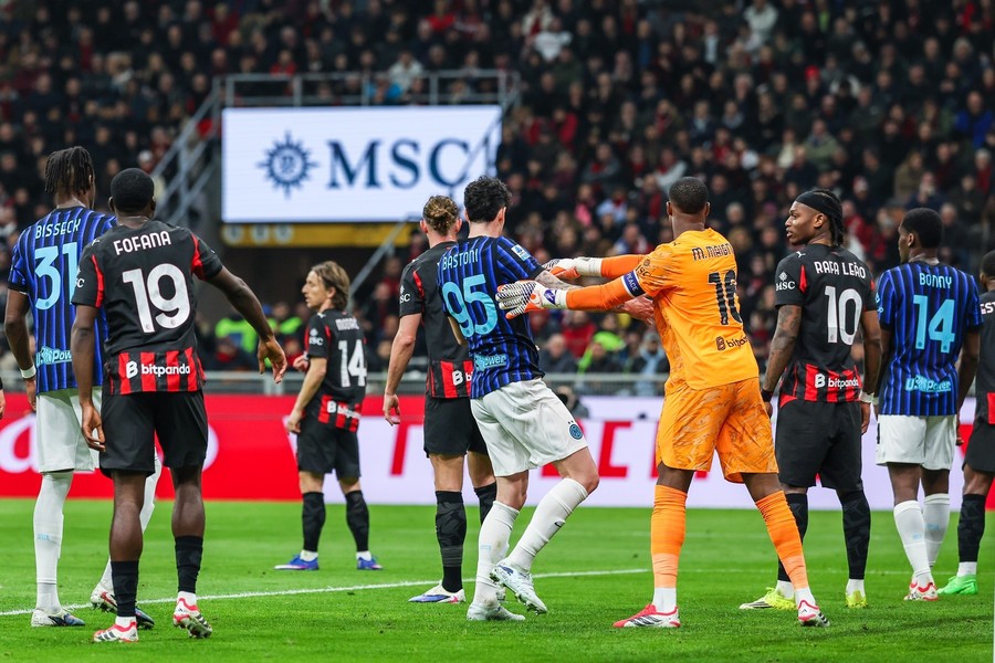 Barcelona nu renunţă şi vrea să-l lase pe Cristi Chivu fără unul dintre cei mai importanţi jucători! Inter aşteaptă o ofertă de 70 de milioane de euro