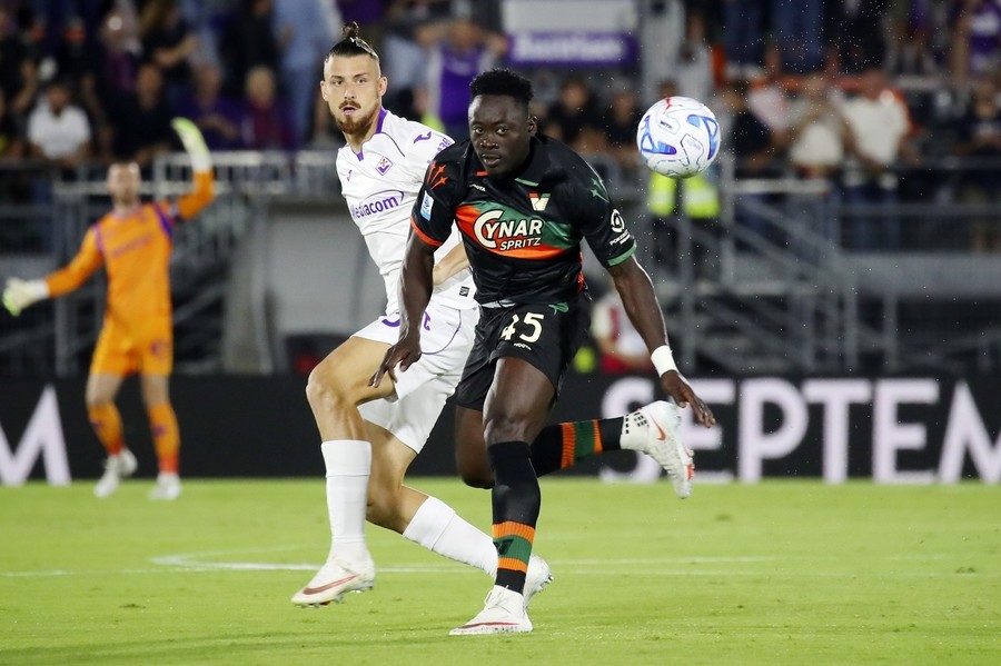 VIDEO | Venezia - Fiorentina 2-4. A venit prima victorie stagională pentru Radu Drăguşin