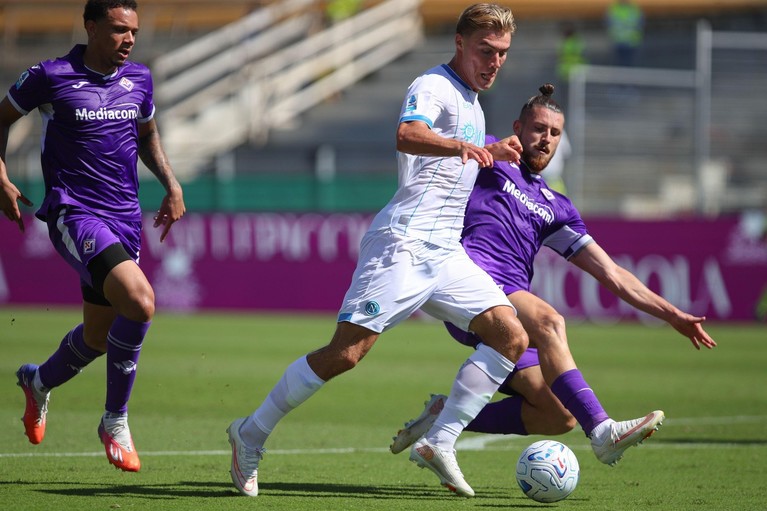 VIDEO | Fiorentina - Napoli 1-1. Rezultat excelent pentru Radu Drăguşin