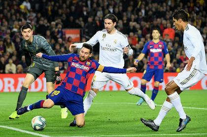 Real vs Barcelona în lupta pentru titlu din LaLiga! Catalanii riscă să piardă campionatul, după ce se părea că îl vor câştiga la pas. Programul ultimelor 8 etape, faţă în faţă