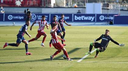 VIDEO | Un autogol o trimite pe Atletico Madrid pe podium, după un meci greu contra lui Levante