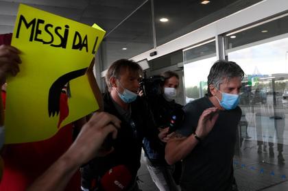 Tatăl lui Messi, "asaltat" la venirea în Barcelona. Ce a spus despre plecarea lui Leo şi posibilitatea de a merge la City