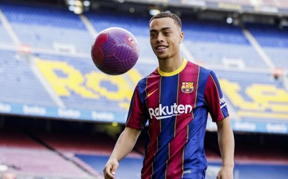 VIDEO | Sergino Dest, de la Ajax, primul transfer al lui Koeman la Barcelona. Clauză de reziliere de 400 de milioane de euro!