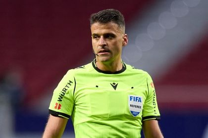 Caz bizar înainte de ”El Clasico”. Arbitrul s-a accidentat şi a fost schimbat de urgenţă