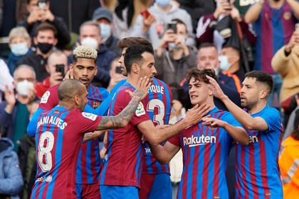 VIDEO | Spectacol total pe Look Sport+: Barcelona a învins Atletico, 4-2, şi a depăşit-o în clasament. Dani Alves, gol şi eliminare pentru un fault dur