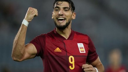 Acuzat de agresiune sexuală, fotbalistul Valenciei, Rafa Mir, a fost eliberat pe cauţiune. Avocatul său spune că relaţia cu reclamanta a fost consimţită

